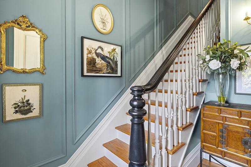 Stairwell accent wall painting project